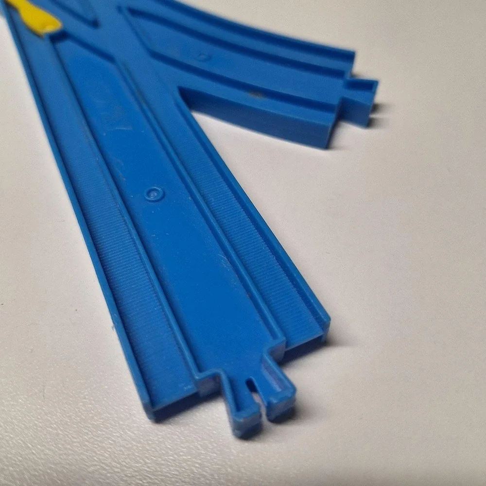 Tomy 2001 Blue Plastic Train Track Switch‎ Piece Thomas Vintage Y Split
